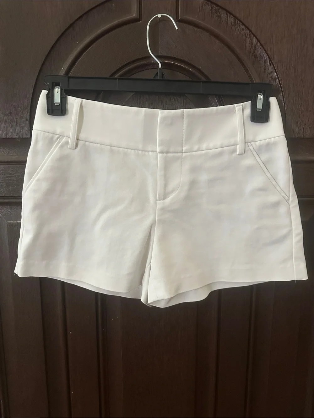Alice + Olivia Black Label White Dress Shorts- size 2 - Picture 1 of 8